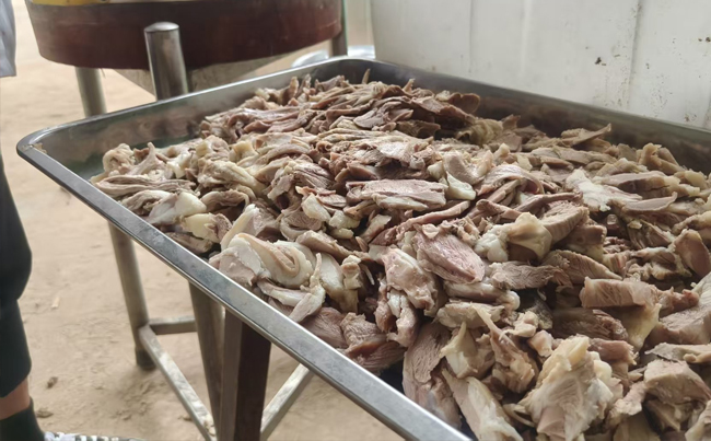 初伏至，新東電為家人們準(zhǔn)備了美味羊肉湯！